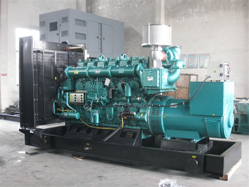 北塔200KW 柴油发电机的油耗是多少？