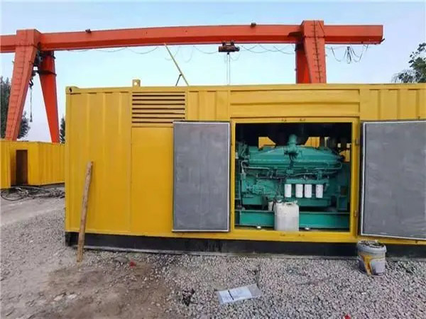 北塔冬季低温环境下，500KW发电机组应该选择什么类型的启动电瓶？